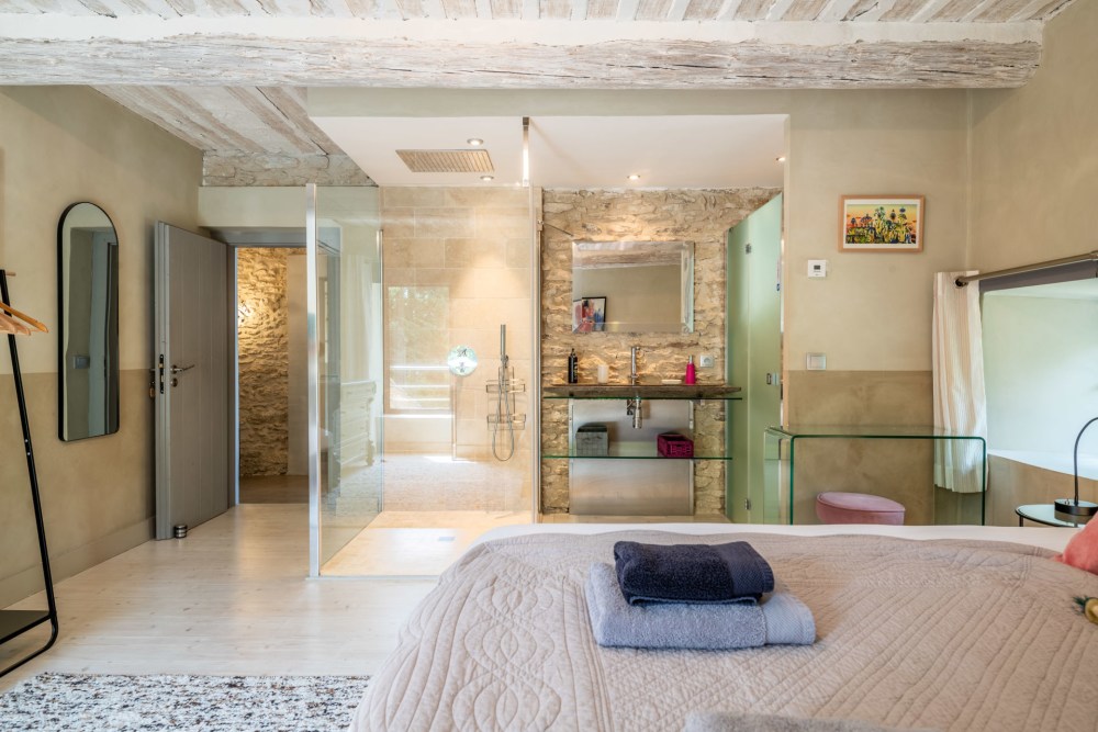 Photographs of Bastide de la Senancole villa in Provence - Image 35 of 52