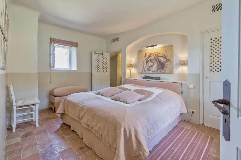 Photographs of Mas de la Quietude villa in Provence - Image 37 of 48