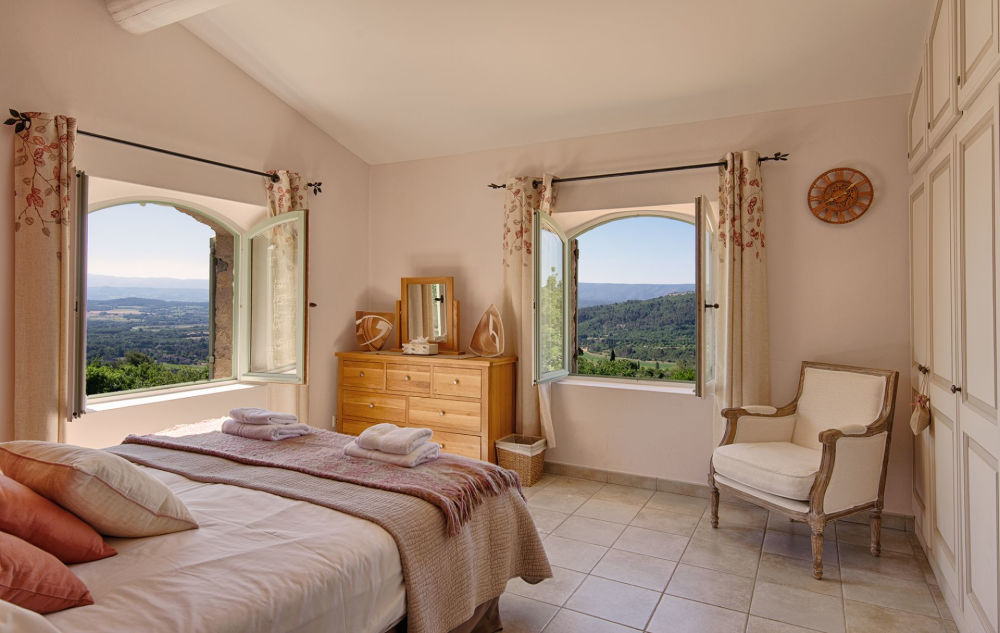Photographs of Le Mas de la Route Neuve villa in Provence - Image 19 of 45