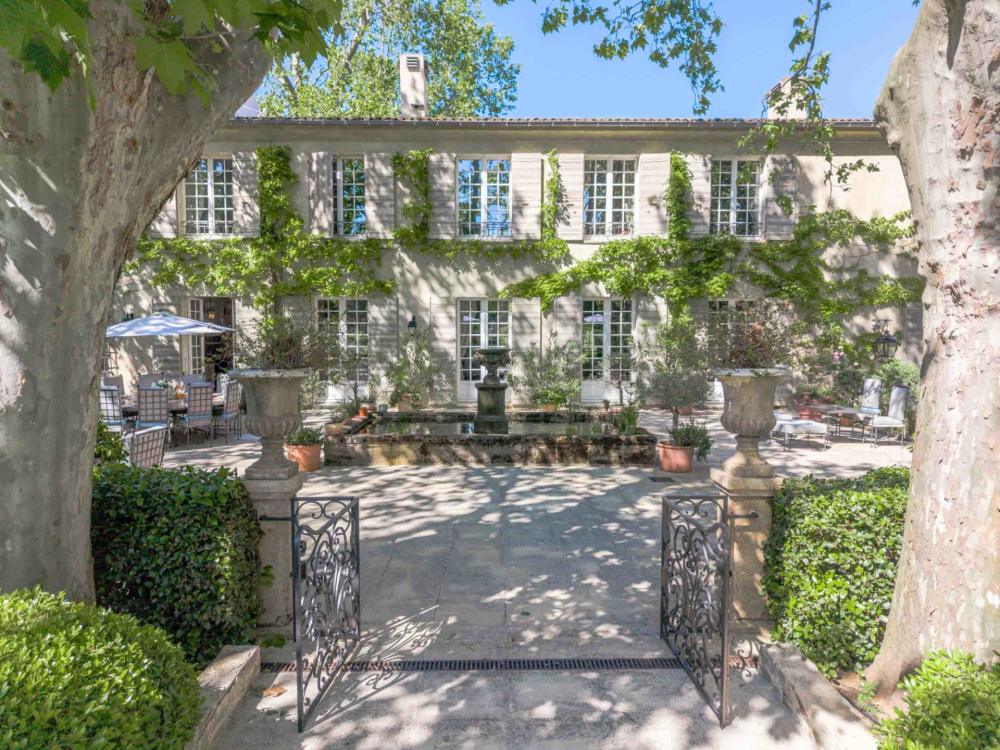 Photographs of Domaine de Beau-Fleurs villa in Provence - Image 24 of 45