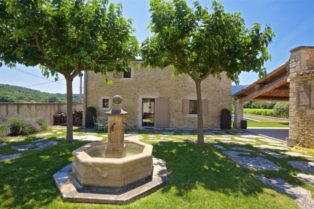 Photographs of Mas des Platanes villa in Provence - Image 24 of 36
