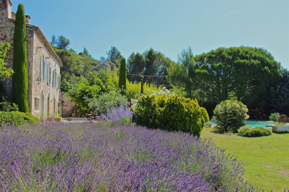 Photographs of L’Aqueduc villa in Provence - Image 3 of 37