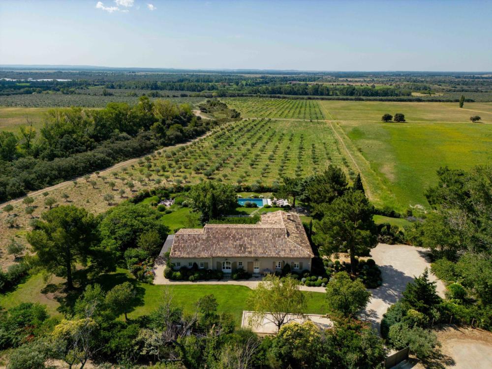 Photographs of Mas de Cezanne villa in Provence - Image 41 of 41