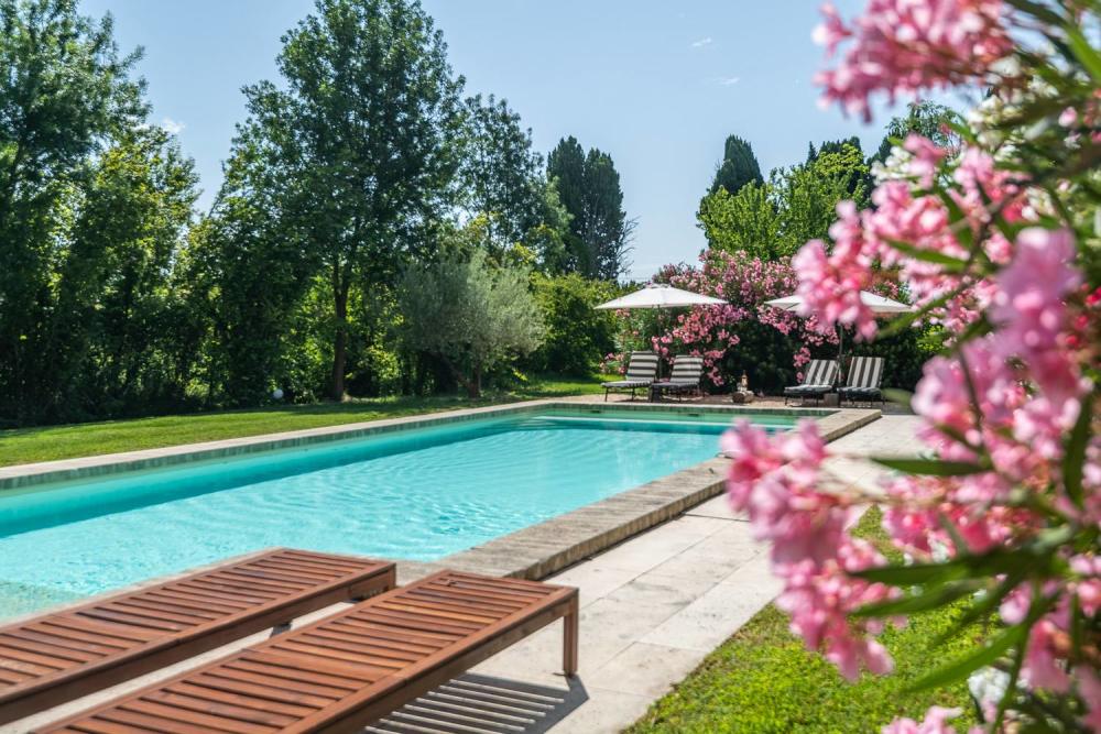 Photographs of Mas de la Sorgue villa in Provence - Image 13 of 45