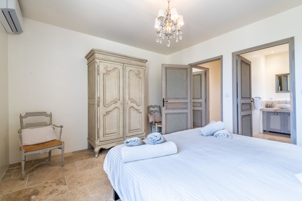 Photographs of La Charmerie villa in Provence - Image 25 of 35