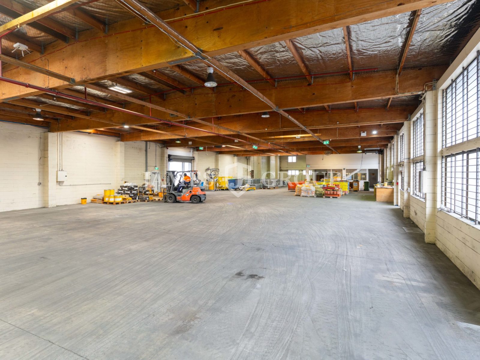 1,290m² Prime Patiki Road Warehouse + 12 Carparks