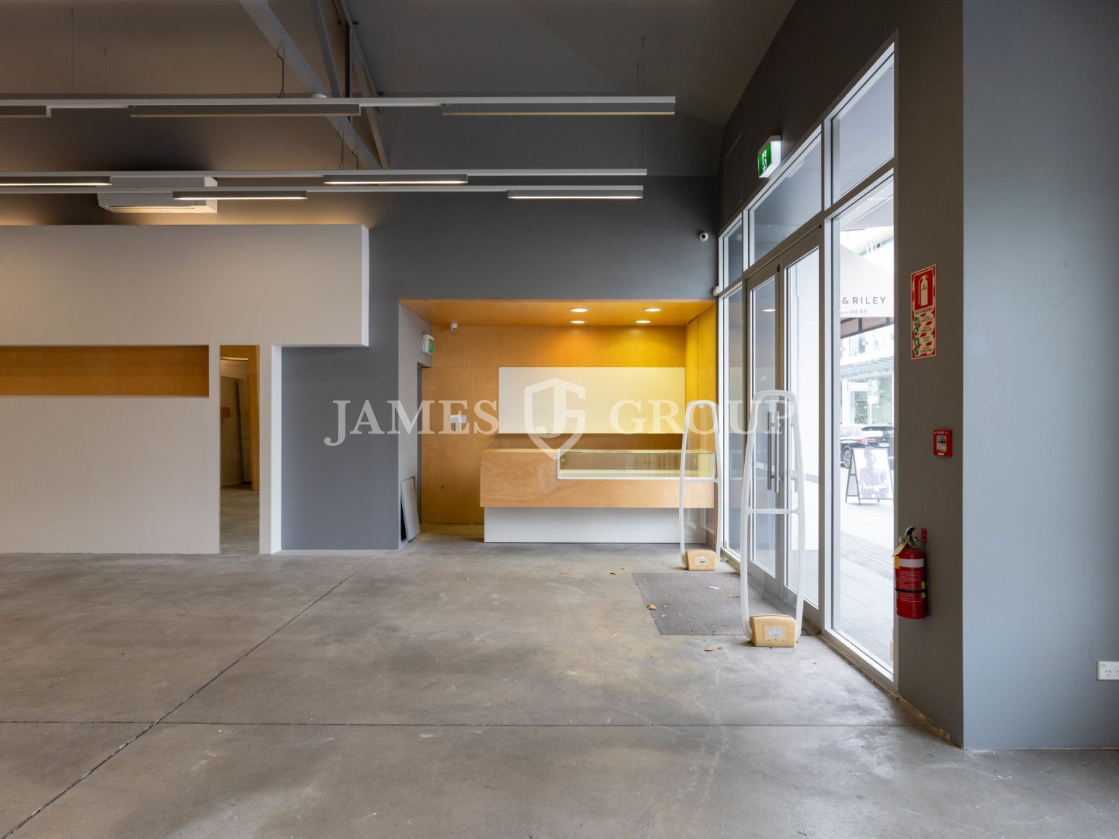 Modern Open Plan Retail With Strong Foot Traffic