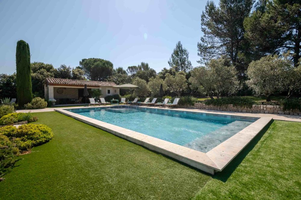 Photographs of Mas la Gloriette villa in Provence - Image 16 of 51