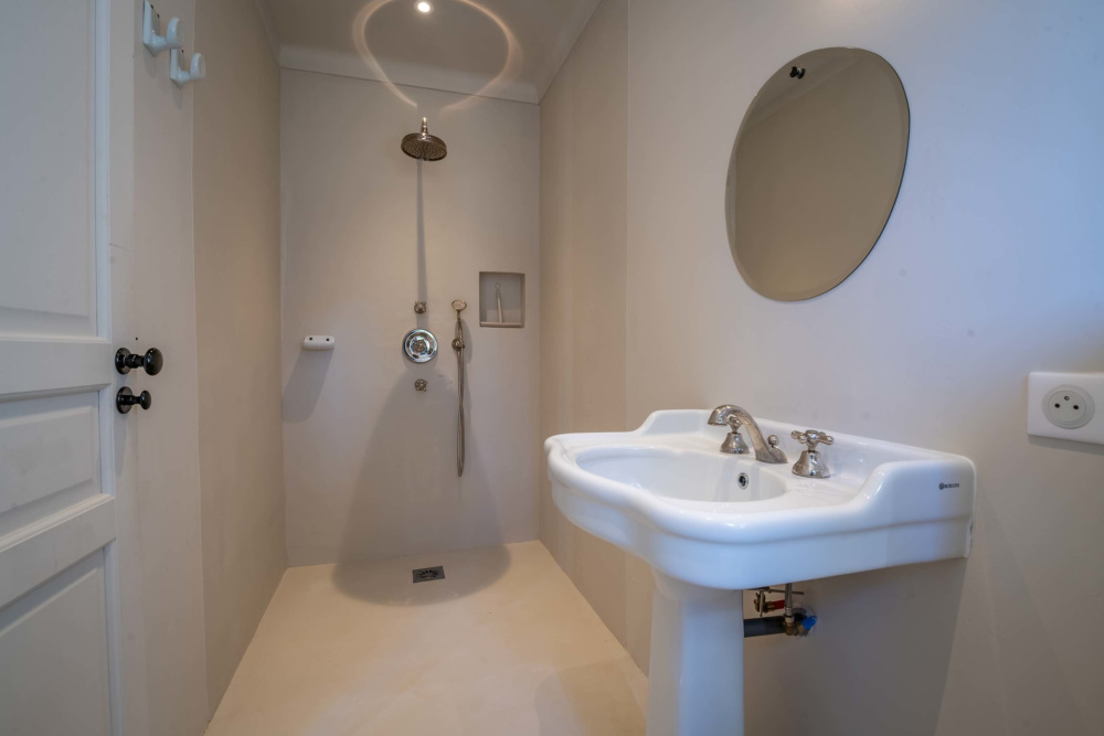 Photographs of Mas du Lac villa in Provence - Image 27 of 56