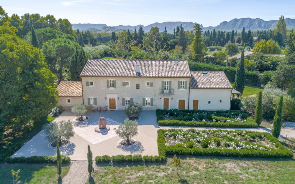 Photographs of Mas du Lauzange villa in Provence - Image 1 of 43