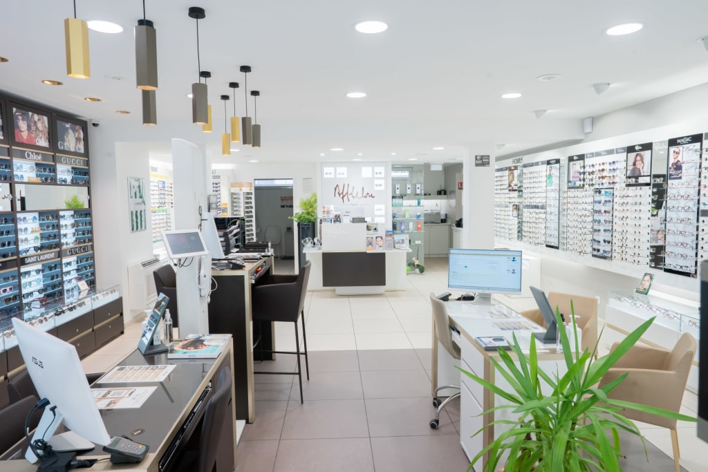 Magasin Opticien 5 place Bugeaud 24000 PÉRIGUEUX intérieur