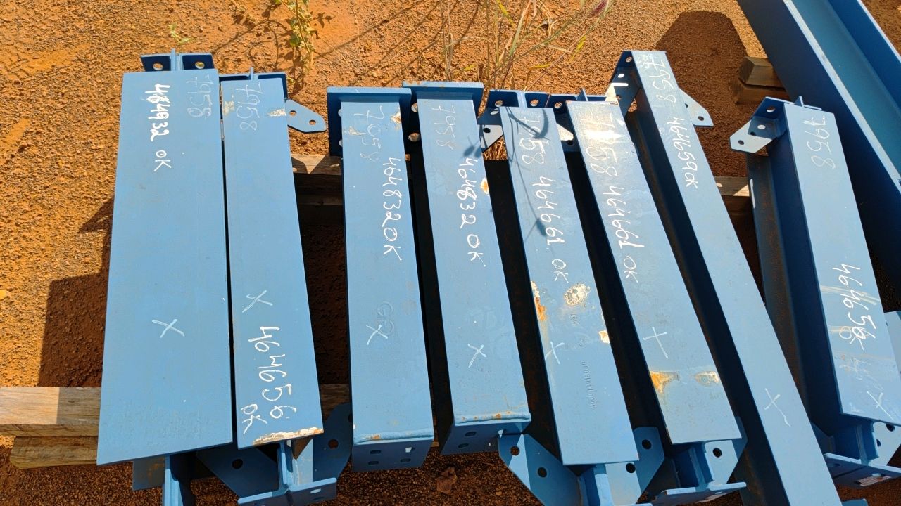 Lot of Metal Structures/ Street 4-5/ BOX E8