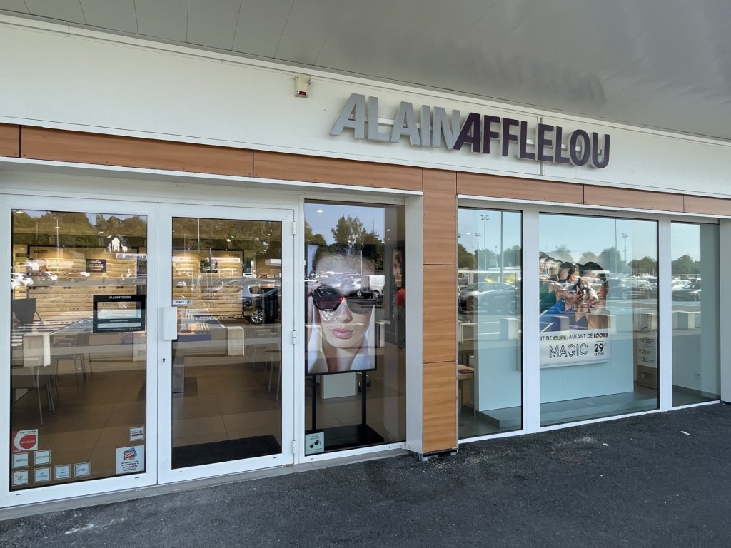 Magasin Opticien C.C. Leclerc - rue du 8 mai 49500 SEGRE-EN-ANJOU BLEU