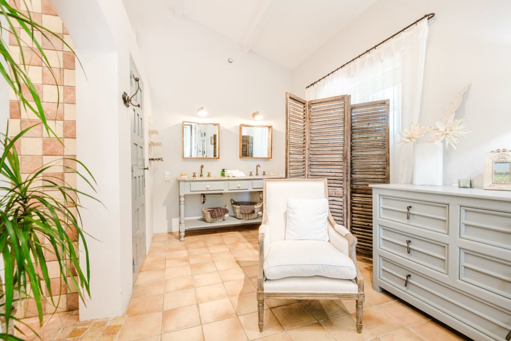 Photographs of Mas des Rocailles villa in Provence - Image 18 of 41