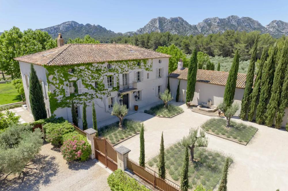 Photographs of Bastide de Coussoul villa in Provence - Image 1 of 41