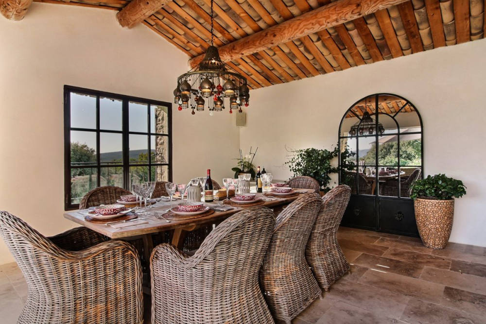 Photographs of Mas de Bellecour villa in Provence - Image 21 of 37
