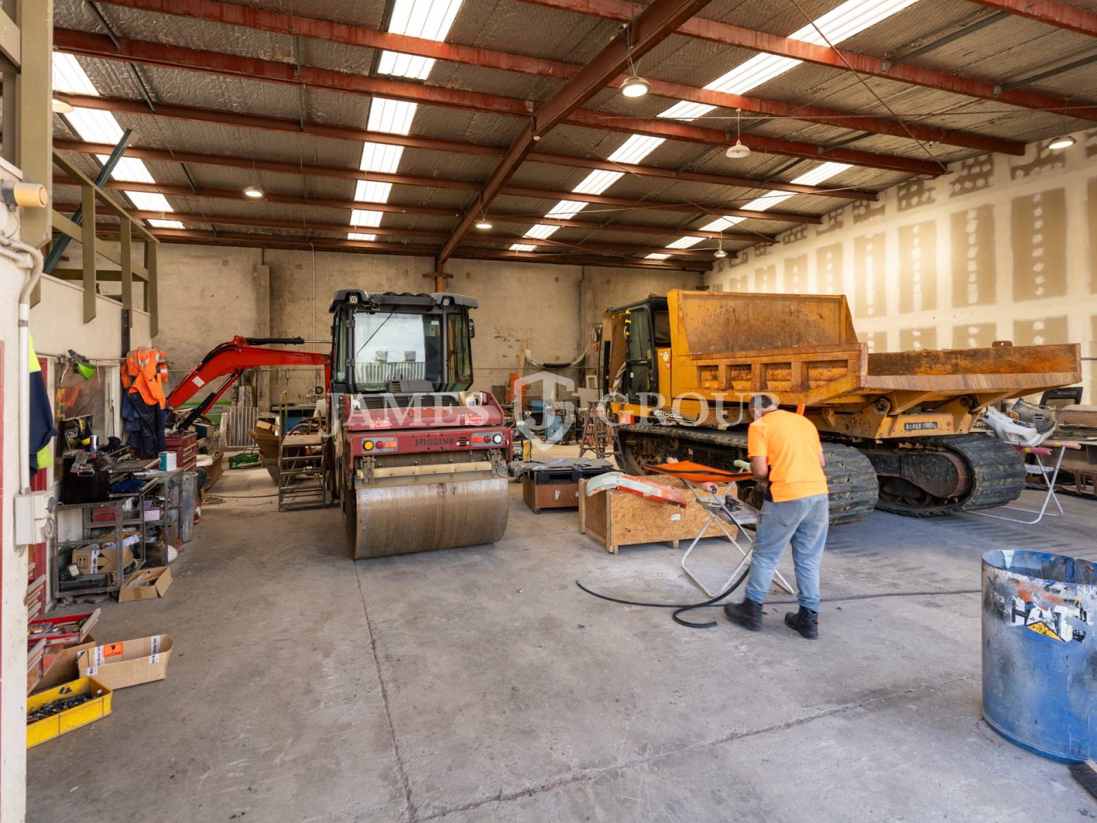 443m² Industrial Unit | Dual Roller Doors
