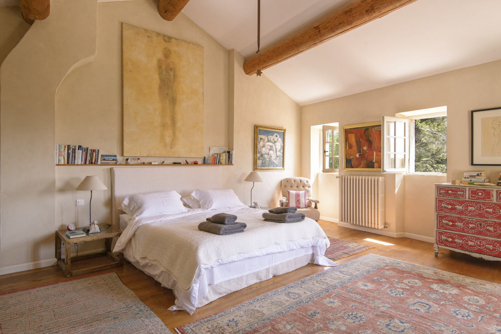 Photographs of Mas de Belleroche villa in Provence - Image 13 of 34