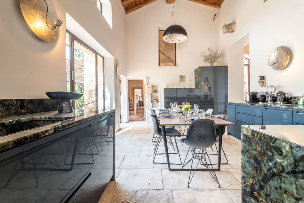 Photographs of Mas des Peintres villa in Provence - Image 8 of 46
