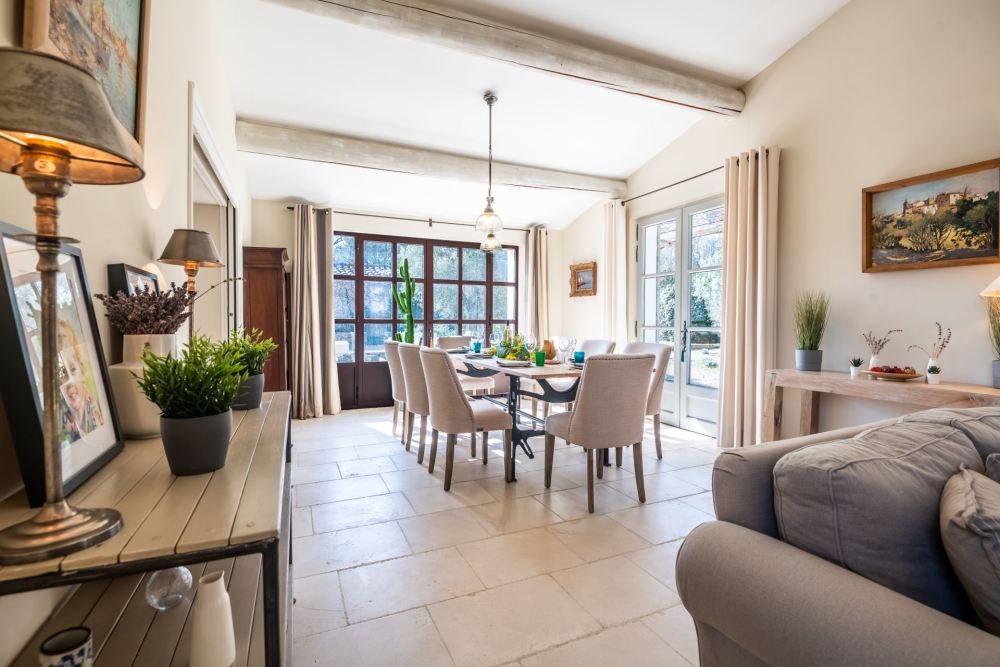 Photographs of Mas des Lilas villa in Provence - Image 6 of 36