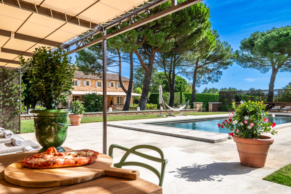 Photographs of Mas du Milan villa in Provence - Image 1 of 50