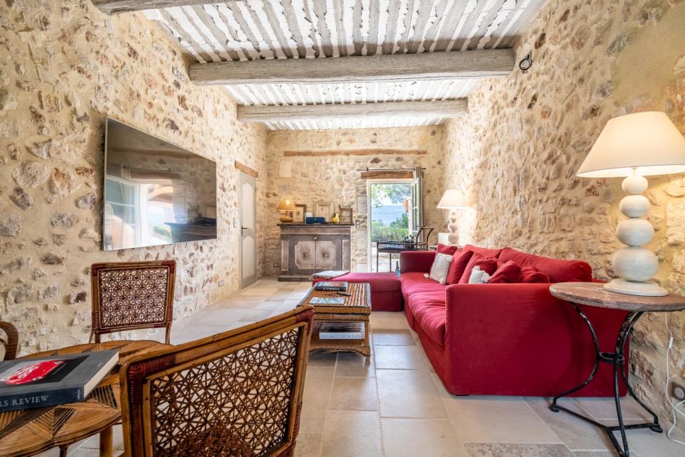 Photographs of Mas des Traditions villa in Provence - Image 11 of 41