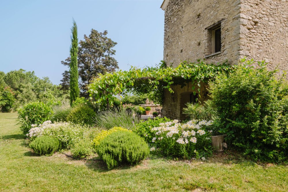 Photographs of Mas des Bleuets villa in Provence - Image 24 of 44