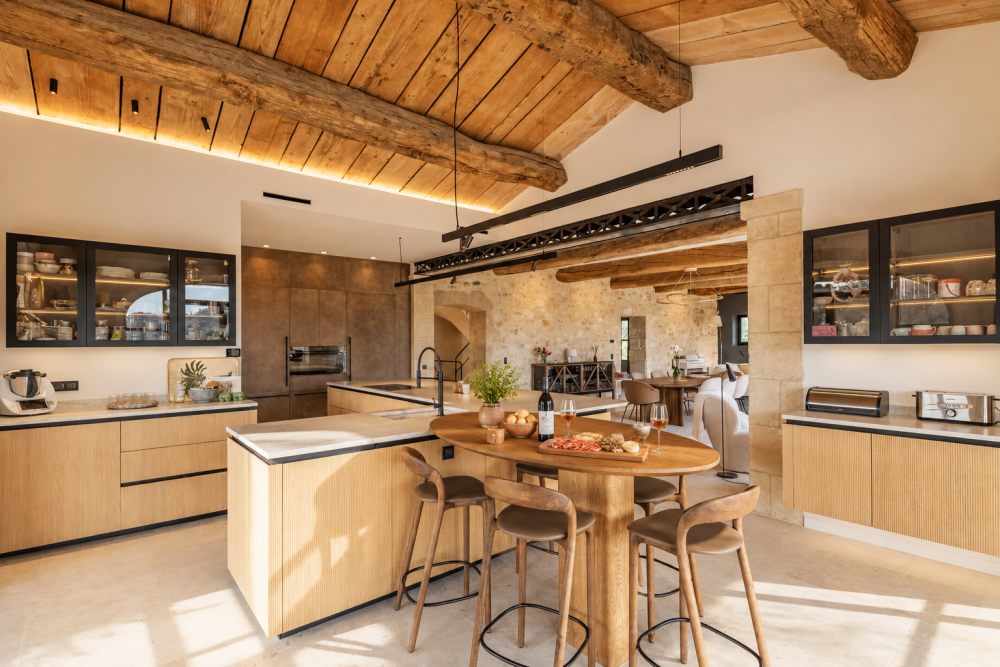 Photographs of Mas des Crêtes villa in Provence - Image 8 of 41