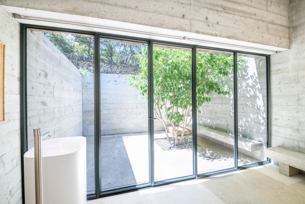 Photographs of Mas la Gineste villa in Provence - Image 28 of 46