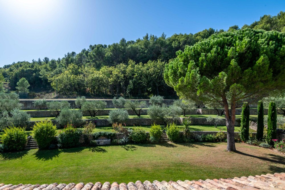 Photographs of Mas de Lacoste villa in Provence - Image 31 of 64