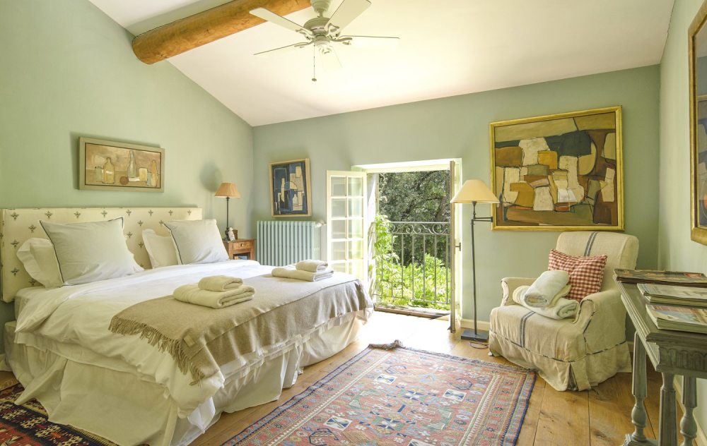 Photographs of Mas de Belleroche villa in Provence - Image 15 of 34