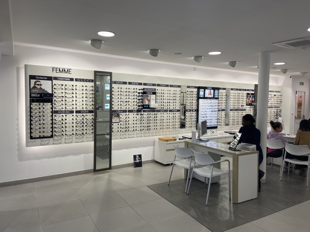 Magasin Opticien 4 rue du Vieux Pilori 78200 MANTES-LA-JOLIE intérieur