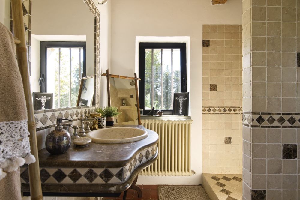 Photographs of Mas de la Sorgue villa in Provence - Image 33 of 45
