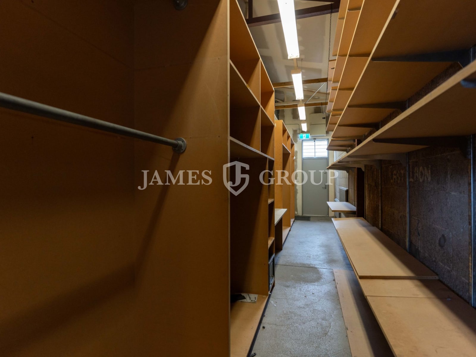Modern Open Plan Retail With Strong Foot Traffic