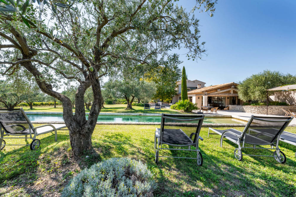 Photographs of Mas de la Sérénité villa in Provence - Image 1 of 39