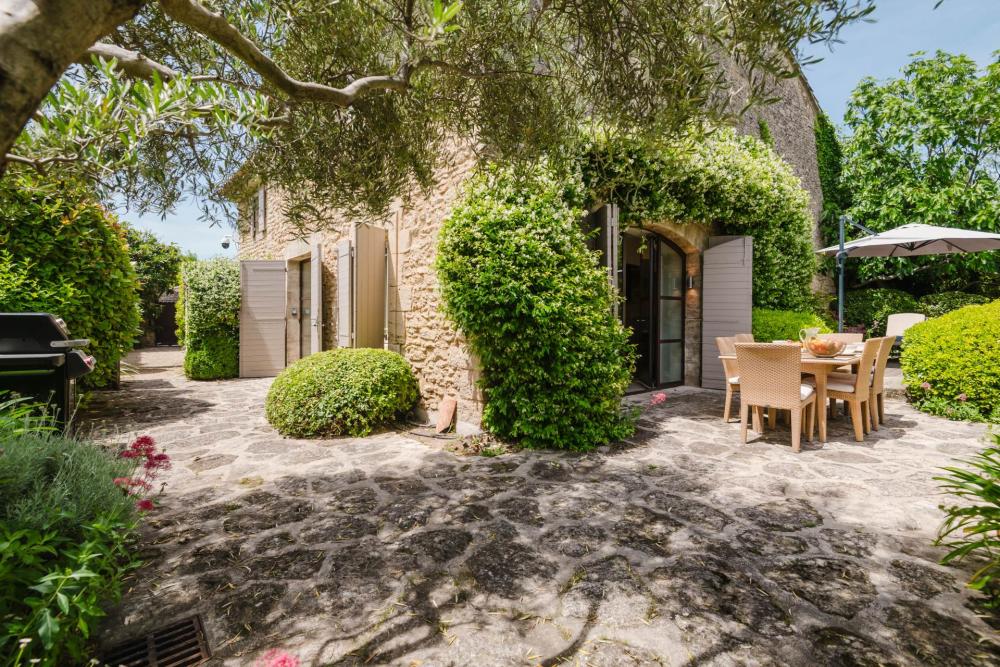 Photographs of La Maison de Cabrières villa in Provence - Image 27 of 27