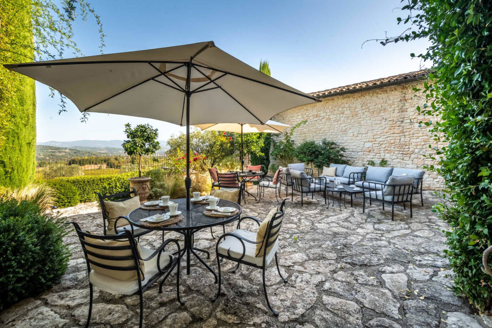 Photographs of Mas de Lacoste villa in Provence - Image 25 of 64