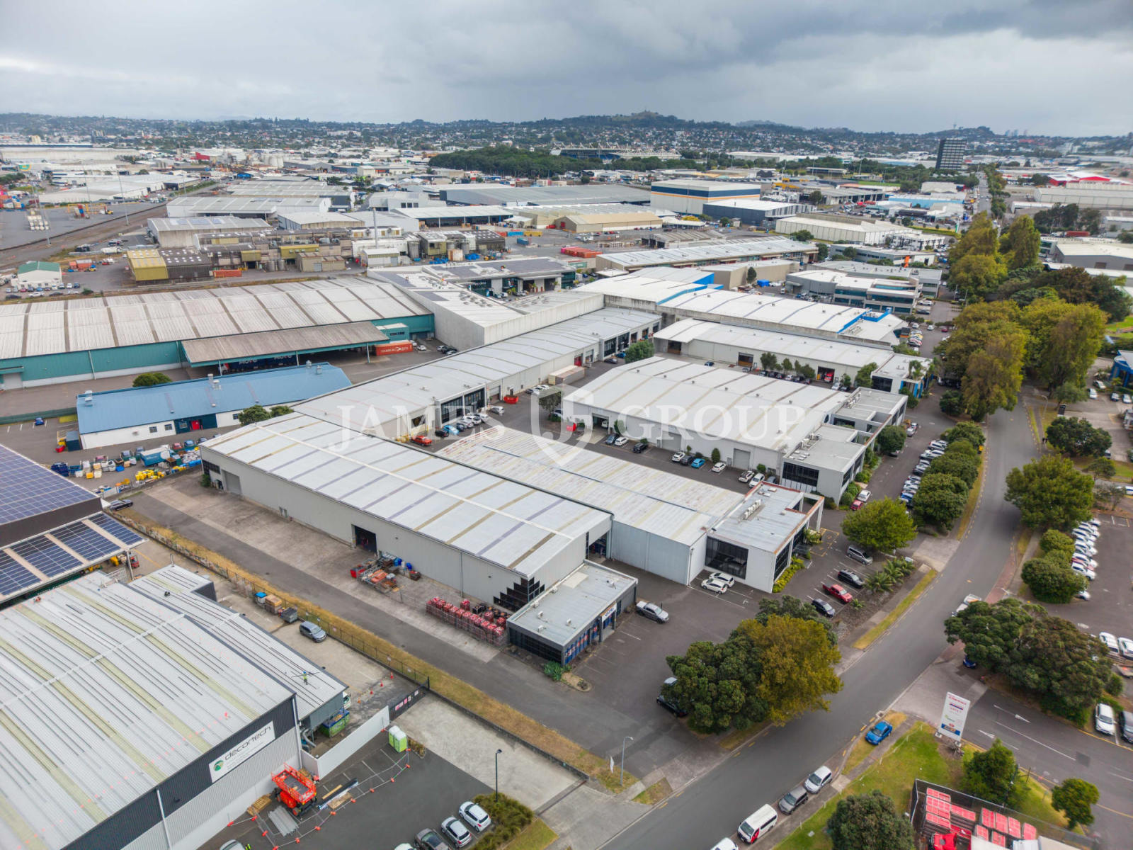 694m² | High-stud Warehouse | 8 Carparks
