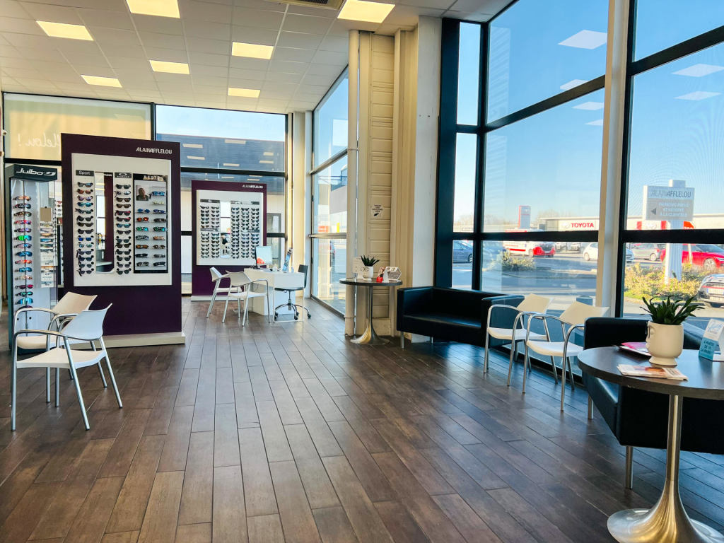 Magasin Opticien 54 avenue Pierre Mendès France 14120 MONDEVILLE intérieur