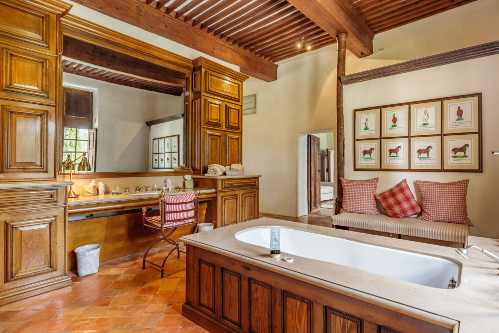 Photographs of Chateau de Sannes villa in Provence - Image 50 of 61