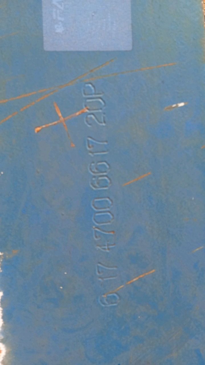 Lot of Metal Structures / BOX E13