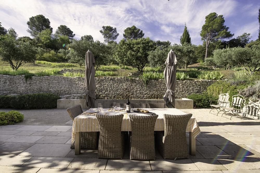 Photographs of Mas Daudet villa in Provence - Image 3 of 40