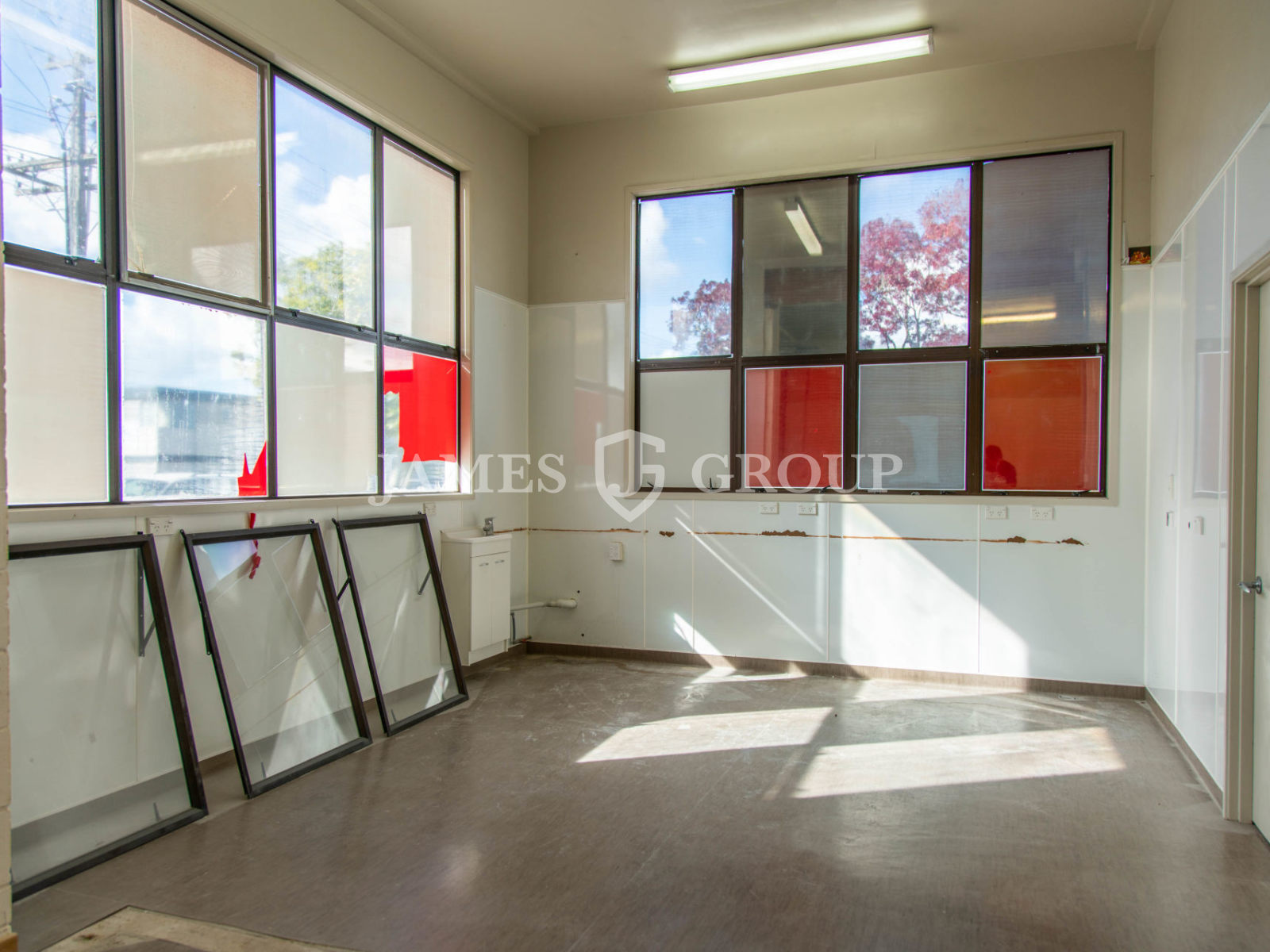 Affordable Road Front Unit + 3 Carparks | 110m²