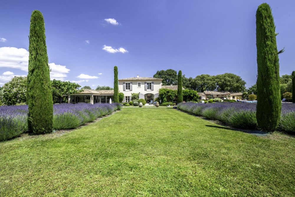 Photographs of Mas de la Caume villa in Provence - Image 4 of 52