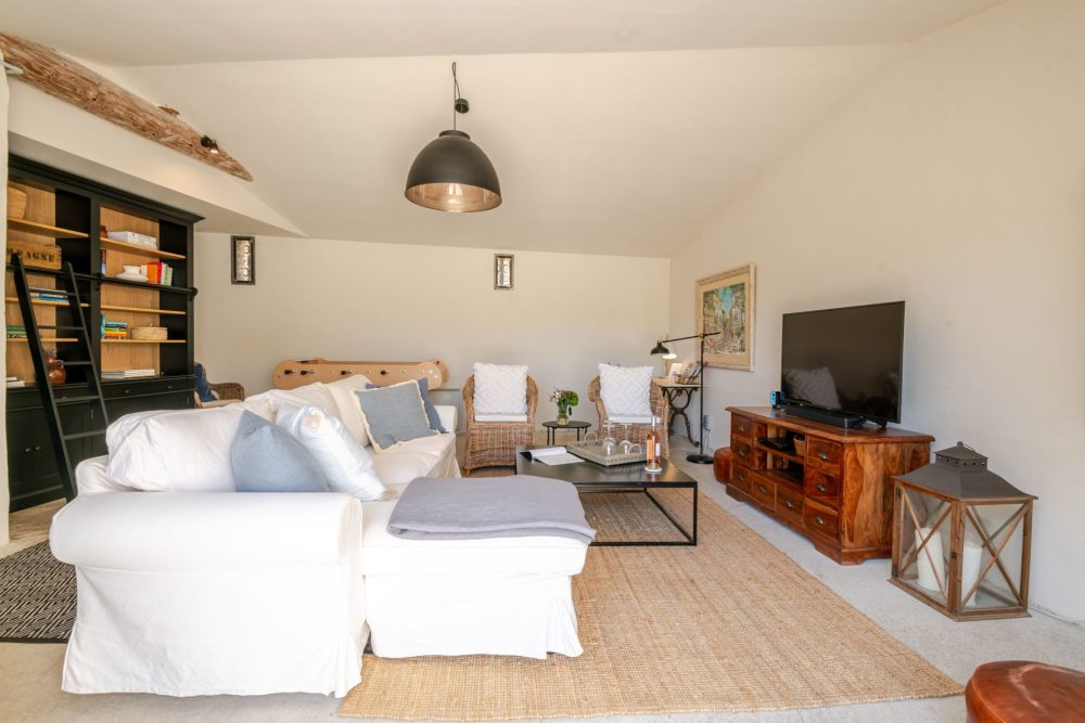 Photographs of Le Relais villa in Provence - Image 11 of 43
