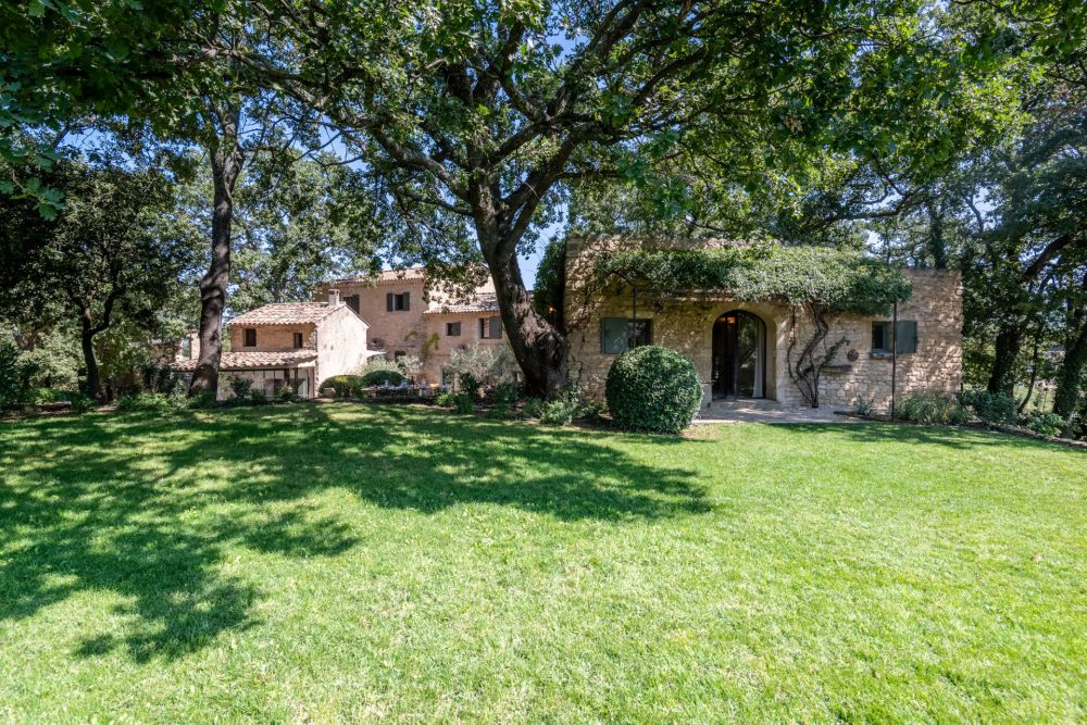 Photographs of Le Petit Mas des Gardiols villa in Provence - Image 3 of 34