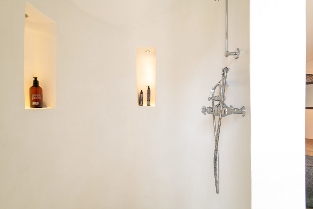 Photographs of Mas des Peintres villa in Provence - Image 30 of 46
