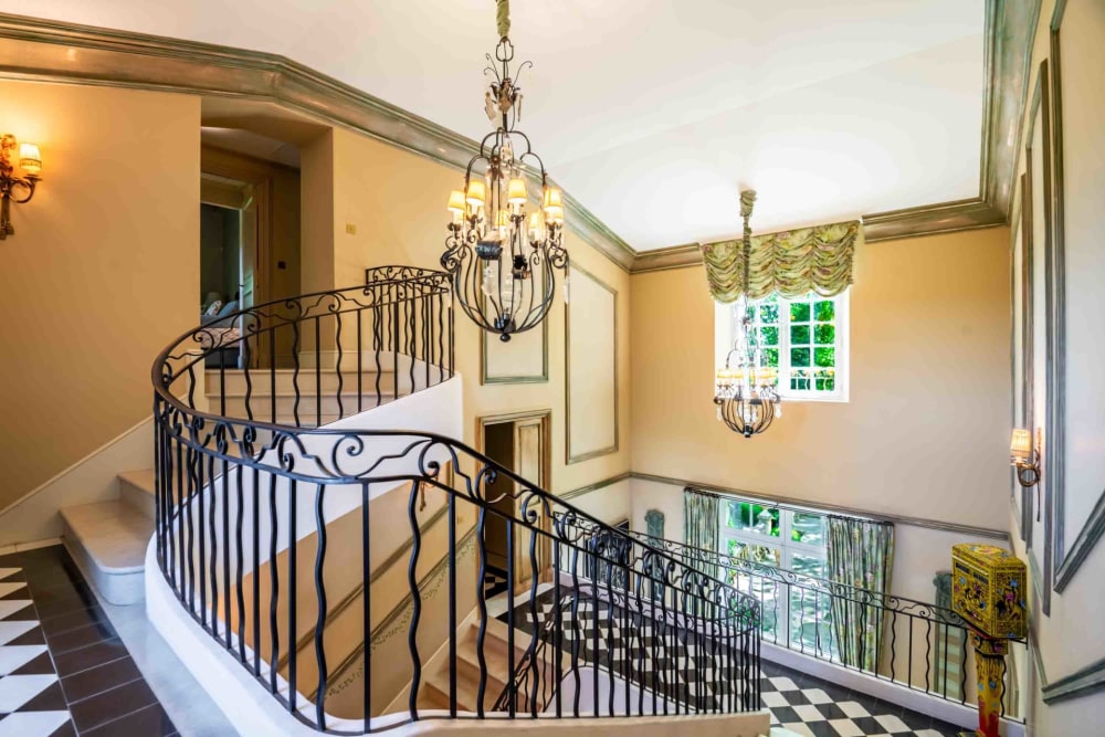Photographs of Domaine de Beau-Fleurs villa in Provence - Image 15 of 45