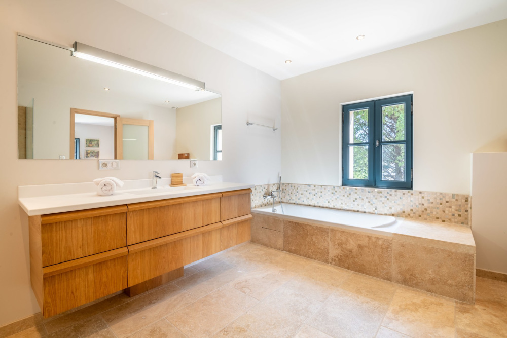 Photographs of Mas de Verlaine villa in Provence - Image 23 of 42