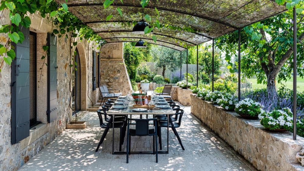 Photographs of Mas Eole villa in Provence - Image 3 of 39
